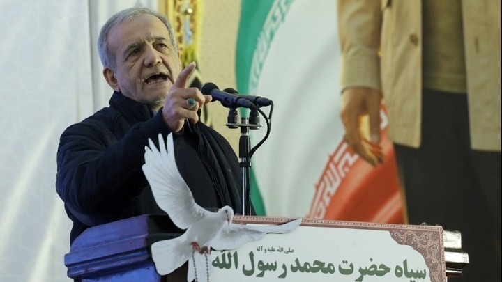 Ο πρόεδρος του Ιράν καταδικάζει το πλήγμα σε σχολείο, όπου τουλάχιστον 85 άνθρωποι βρήκαν τον θάνατο