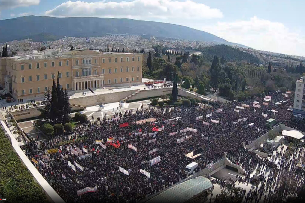Τέμπη: 40.000 πολίτες συγκεντρώθηκαν στο Σύνταγμα σύμφωνα με την ΕΛΑΣ