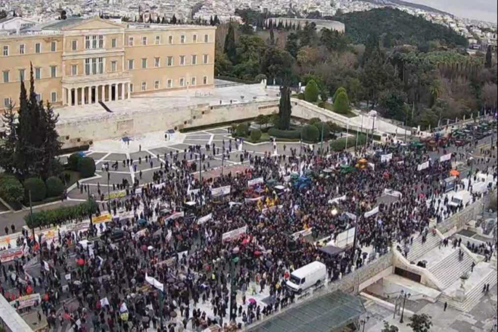 Αγρότες: Ολονύχτια παραμονή των τρακτέρ στο Σύνταγμα – Αποχωρούν το μεσημέρι