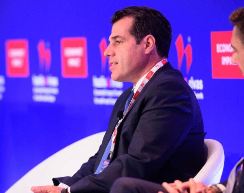 Υπουργείο Μετανάστευσης και Ασύλου: Συνεργασία με ΗΠΑ για εντατικοποίηση επιστροφών μεταναστών