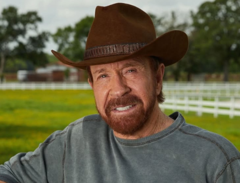 Πέθανε ο Τσακ Νόρις, σε ηλικία 86 ετών