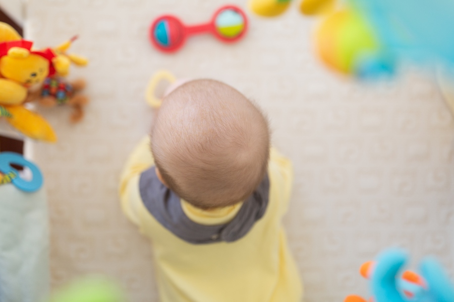 «Νταντάδες της γειτονιάς»: Ανοίγει η πλατφόρμα αιτήσεων τον Μάρτιο με επιδότηση 500€