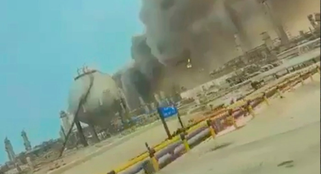 Διακόπηκε η λειτουργία ενός από τα μεγαλύτερα διυλιστήρια της Σαουδικής Αραβίας ύστερα από πλήγμα drone