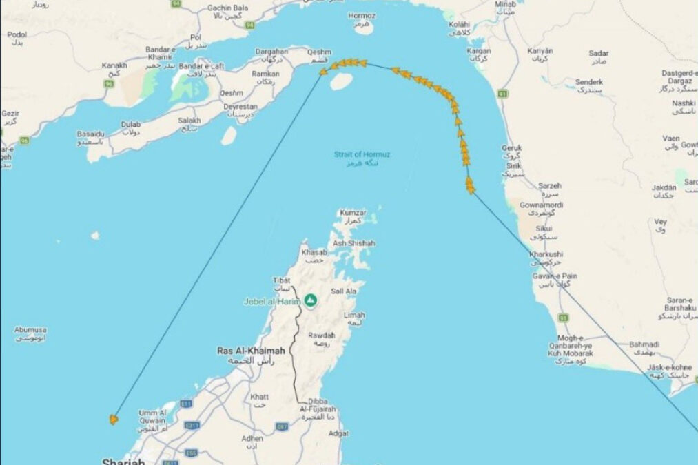 Στενά του Ορμούζ: Ελληνόκτητο το πρώτο πλοίο που πέρασε με ενεργοποιημένο το σύστημα ΑΙS