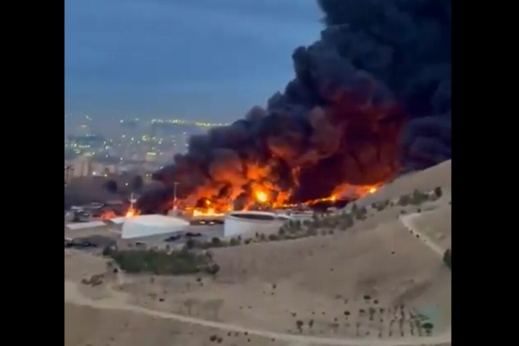 ΗΠΑ: Βομβάρδισαν το νησί Χαργκ του Ιράν – Με συνοδεία του ΠΝ θα περνούν τα δεξαμενόπλοια από τα στενά του Ορμούζ