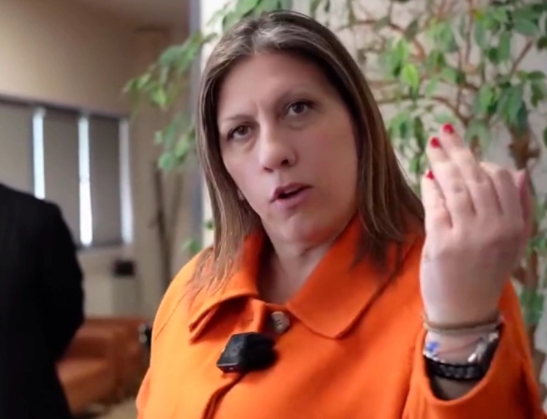 Δήλωσε αποχή η πρόεδρος του δικαστηρίου στη δίκη για τα βίντεο στα Τέμπη λόγω της συμπεριφοράς της Κωνσταντοπούλου: «Έχω δεχθεί πολλές προσβολές»