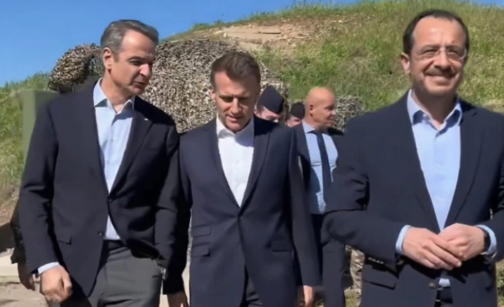 Ανάρτηση Μακρόν στα ελληνικά: Με Χριστοδουλίδη και Μητσοτάκη εργαζόμαστε για την ασφάλεια γύρω από την Κύπρο, στην ανατολική Μεσόγειο