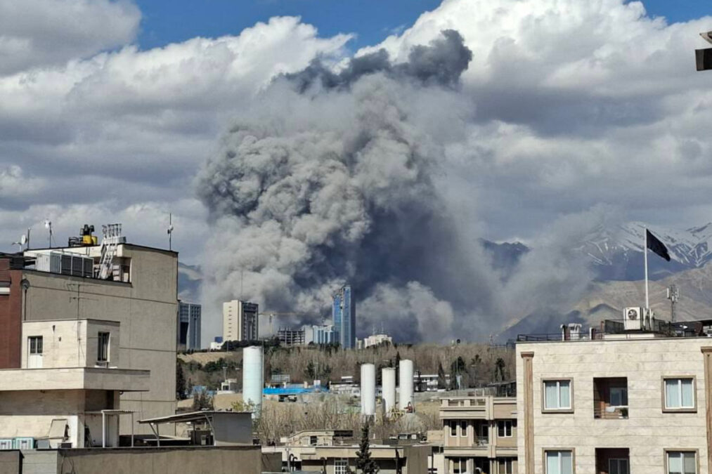 Ισραήλ: Νέα ισχυρά πλήγματα στην Τεχεράνη – Ιρανικές επιθέσεις σε 13 χώρες