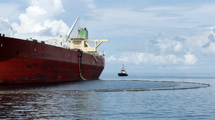 Εξήντα πλοία με γαλλικές σημαίες ή που ανήκουν σε γαλλικές εταιρίες έχουν αποκλειστεί στον Περσικό Κόλπο