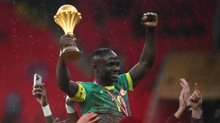 Η Εθνική Σενεγάλης παρουσιάστηκε με το Κύπελλο στο «Σταντ ντε Φρανς»