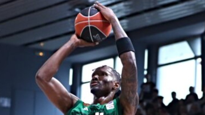 Αμφίβολος και ο Νάιτζελ Χέιζ-Ντέιβις απέναντι στον Ολυμπιακό