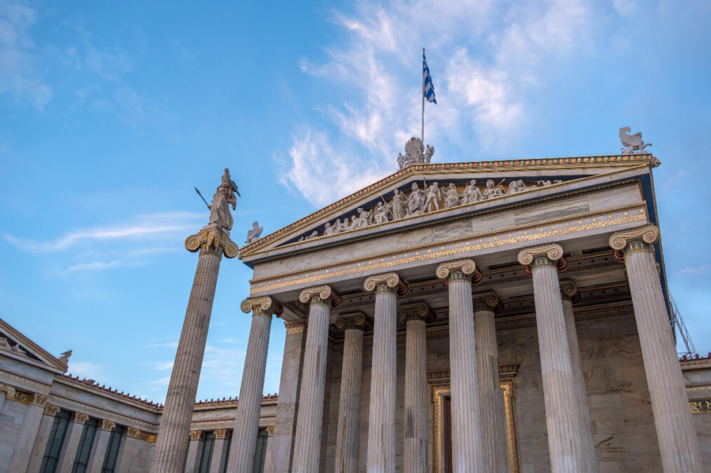 Διεθνείς οίκοι: Καμία επιβράδυνση στη μείωση του ελληνικού χρέους εξαιτίας του πολέμου