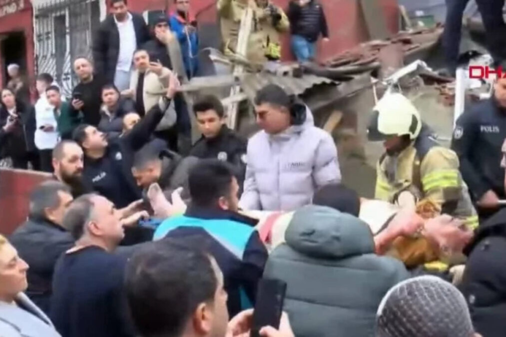 Κωνσταντινούπολη: Κατέρρευσαν δύο κτίρια από έκρηξη φυσικού αερίου – Μάχη για απεγλωβισμούς