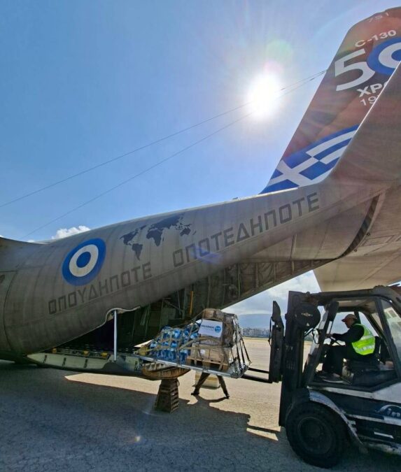 Η Ελλάδα έστειλε ανθρωπιστική βοήθεια στον Λίβανο με αεροσκάφος της Πολεμικής Αεροπορίας