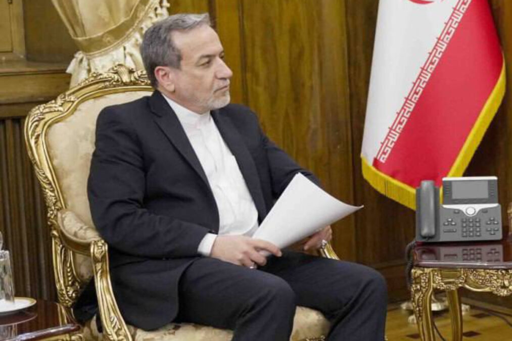 Φρουροί της Επανάστασης: «Θα ανοίξουμε τα Στενά του Ορμούζ με εντολή του Χαμενεΐ, όχι με τα tweets κάποιου ηλίθιου»