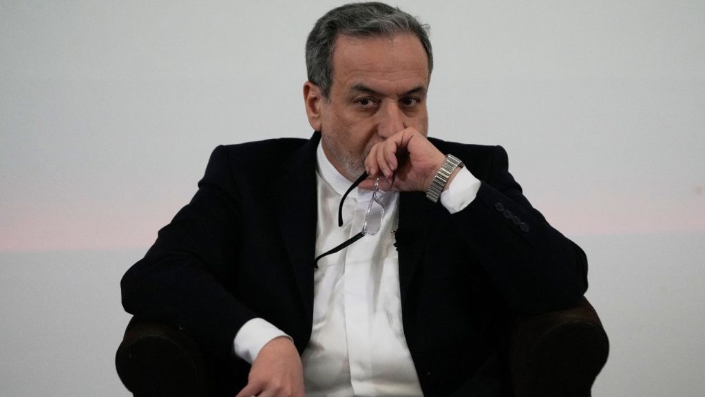 Ιράν: Συνομιλίες Αραγτσί με τον Σουλτάνο του Ομάν για την ασφάλεια στα Στενά του Ορμούζ