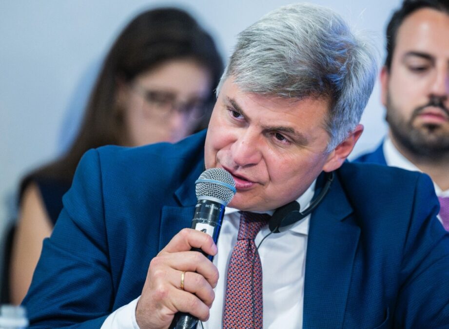 Φαραντούρης: Αντί για αξιοκρατία, πελατειακές σχέσεις. Αντί για αριστεία, μετριότητα και διαφθορά