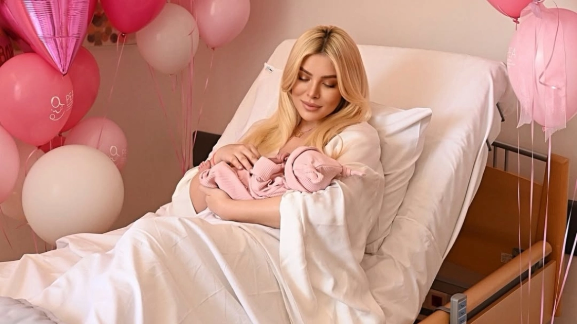 Οι πρώτες φωτογραφίες της Κατερίνας Καινούργιου με την κόρη της: Καλώς ήρθες, μικρό μας θαύμα