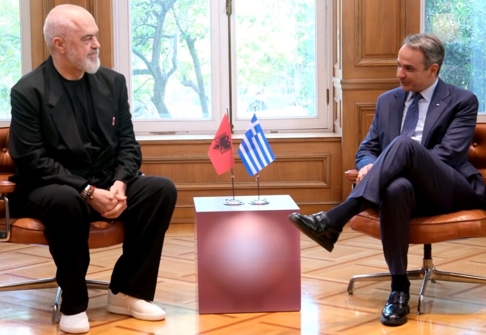 Εντι Ράμα: Απολογήθηκε στον Μητσοτάκη για την αμφίεσή του, «ζητώ συγγνώμη που δεν είμαι ντυμένος τόσο επίσημα όσο εσείς»