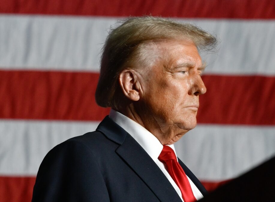 Η νέα ανάρτηση του Ντόναλντ Τραμπ με μία δόση απειλής: «Ανοίγω τα Στενά του Ορμούζ και ο Κινέζος πρόεδρος θα με πάρει μεγάλη αγκαλιά»