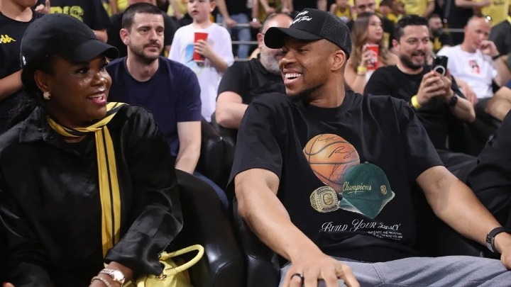 «Σείστηκε» το Αλεξάνδρειο με την εμφάνιση του Γιάννη Αντετοκούνμπο και της οικογένειάς του