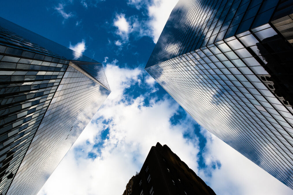 Wall Street: Άνοδος των δεικτών για δεύτερη εβδομάδα εν μέσω εύθραυστης ανακωχής