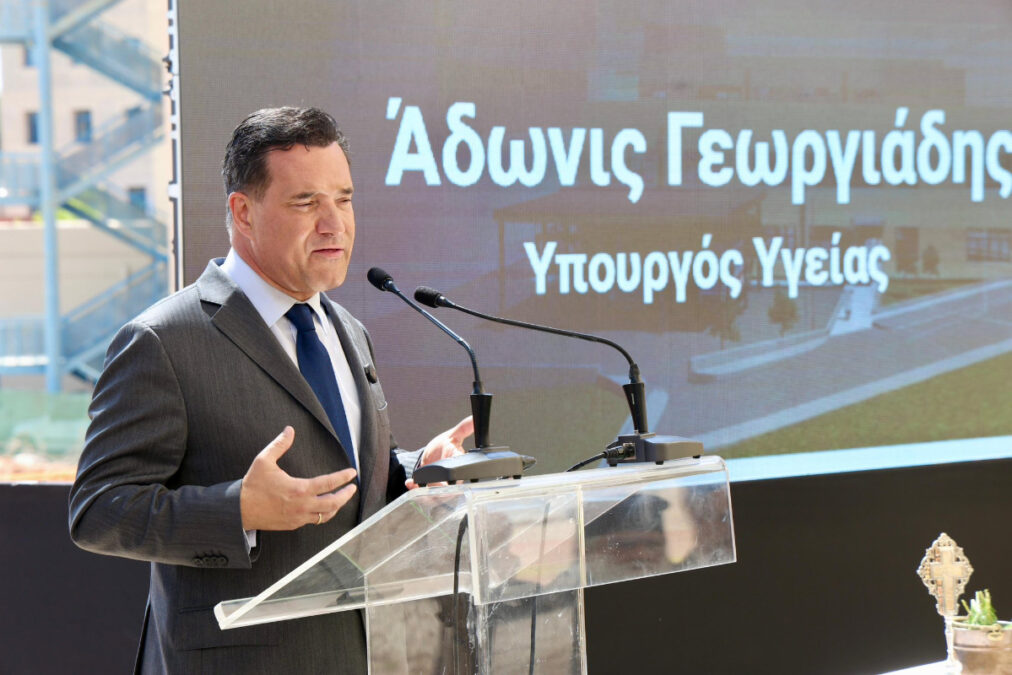 Γεωργιάδης: Έρχονται 1.000 προσλήψεις μόνιμων γιατρών στο ΕΣΥ – Η εμφάνιση με ολόγραμμα