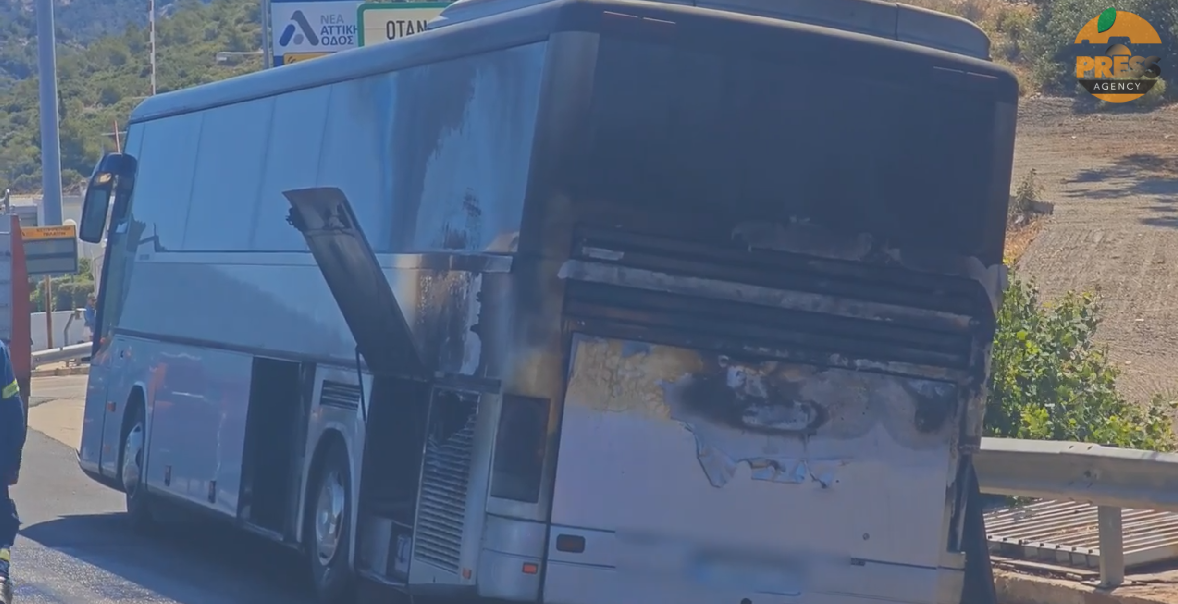 Φωτιά σε τουριστικό λεωφορείο στην Περιφερειακή Υμηττού – Κλειστές λωρίδες και κυκλοφοριακό κομφούζιο