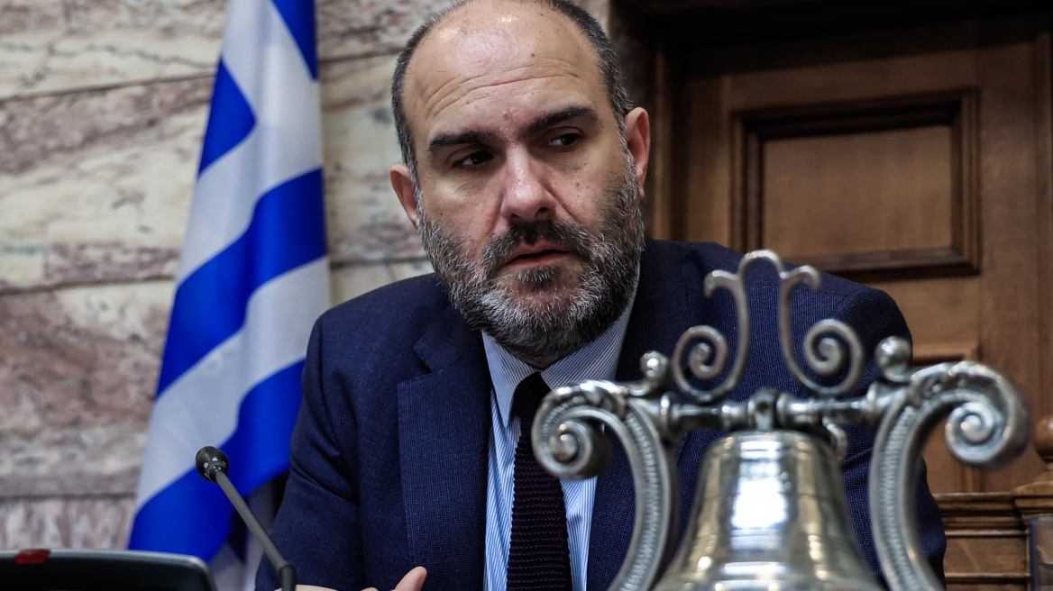 Μαρκόπουλος στο συνέδριο ΝΔ: “Δεν με εκφράζουν οι ατσαλάκωτοι – Η φανέλα πρέπει να ματώνεται”