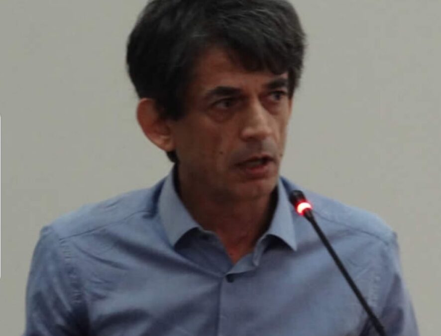 Ο Νίκος Καρανίκας «κατεδαφίζει» το μανιφέστο Τσίπρα: Αρκετές σελίδες με αερολογίες