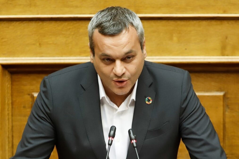 Μαμουλάκης για τις οφειλές σε ΕΦΚΑ: «Μετά τα σπίτια, τώρα και τα ασφαλιστικά χρέη στα Funds;»