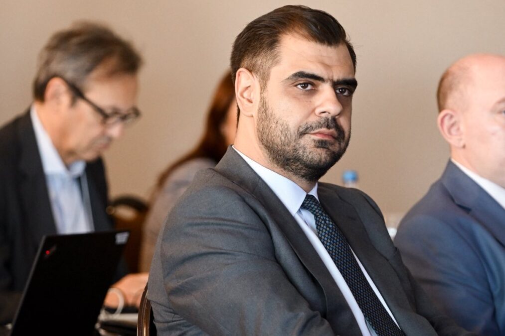 Μαρινάκης κατά ΠΑΣΟΚ : “Δεν έσφιξαν ακόμη οι ζέστες”