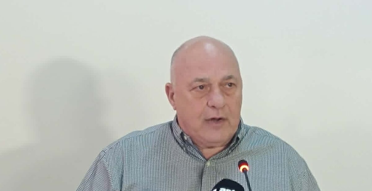 Ο Αχιλλέας Μπέος ζητά να σβηστούν τα ονόματα των Τεμπών από το Σύνταγμα, «να παρέμβει ο Μητσοτάκης»