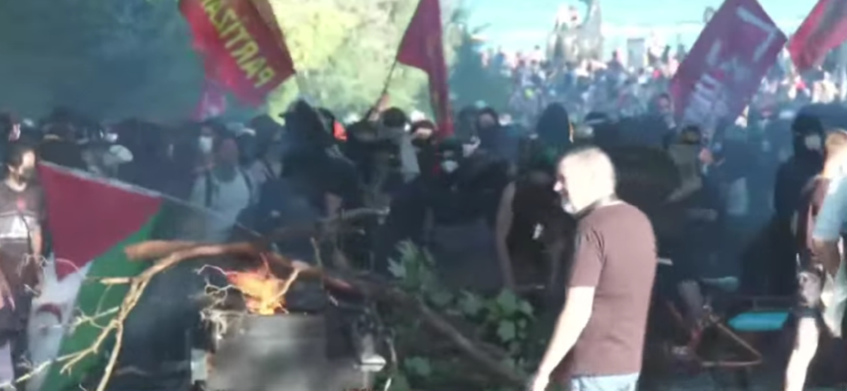 Ελβετία: Επεισόδια και συγκρούσεις στη Γενεύη – Σε πορεία 20.000 διαδηλωτών κατά της G7