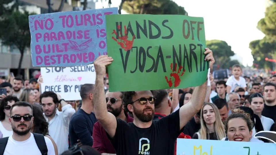 «Καμπανάκι» Κομισιόν προς Αλβανία: Το έργο Κούσνερ – Τραμπ απειλεί την ευρωπαϊκή πορεία της χώρας