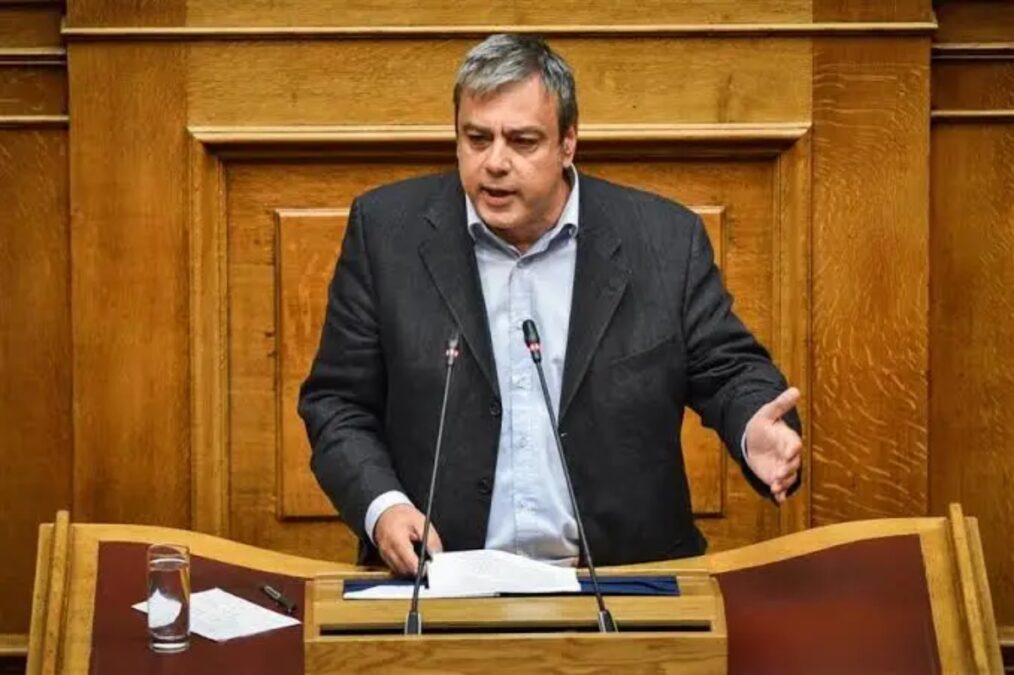 ”Καρφιά” Βερναρδάκη κατά Τσίπρα: «Η ΕΛ.Α.Σ παραπέμπει περισσότερο σε συνέδριο προοδευτικών ελίτ, παρά σε κοινωνική συμμαχία»