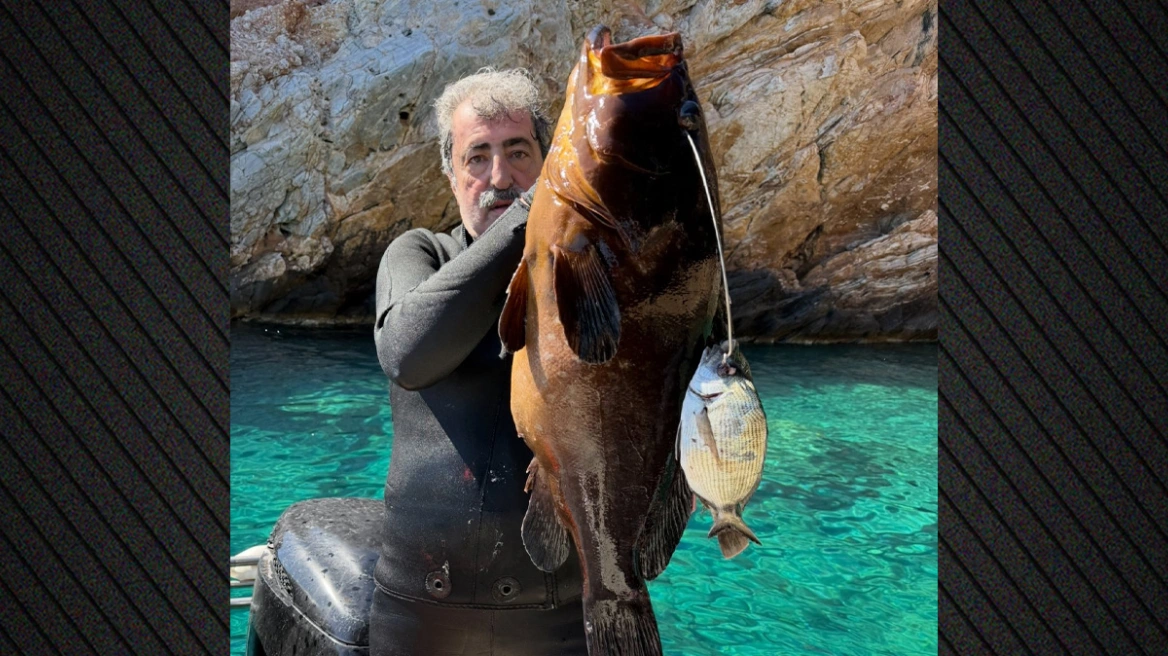 Ο Παύλος Πολάκης στέλνει μήνυμα στον Τσίπρα με… ροφό 13,5 κιλών: «Εμείς δεν ψαρεύουμε σε θολά νερά»