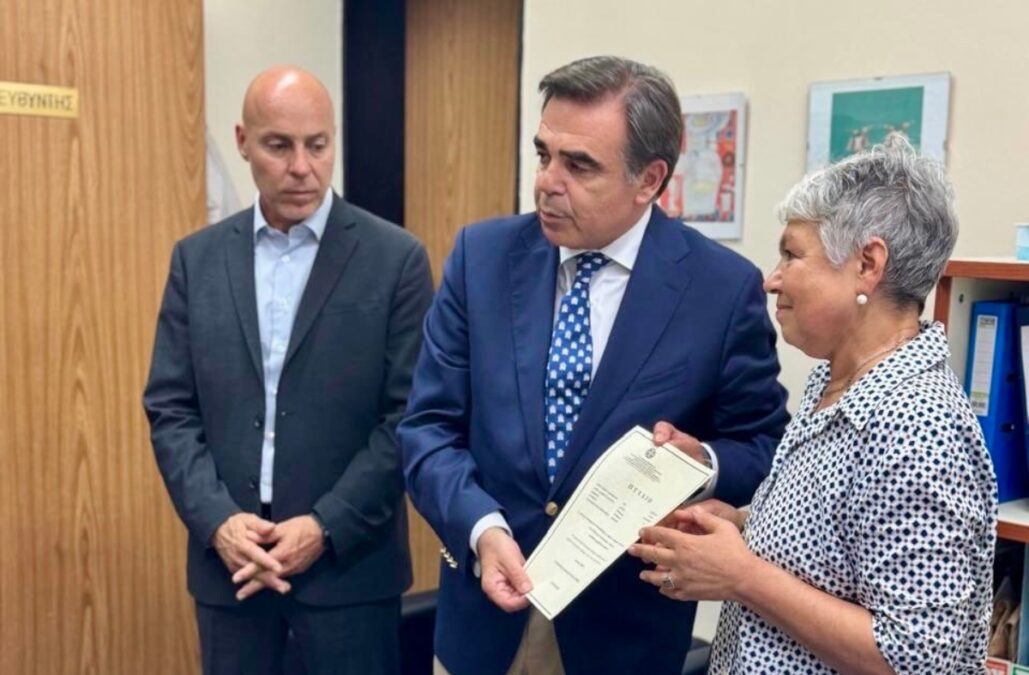 Μαργαρίτης Σχοινάς: Παρέλαβε το πτυχίο του Βαγγέλη Γιακουμάκη στη Γαλακτοκομική Σχολή Ιωαννίνων – Θα το παραδώσει στους γονείς του (Εικόνες)