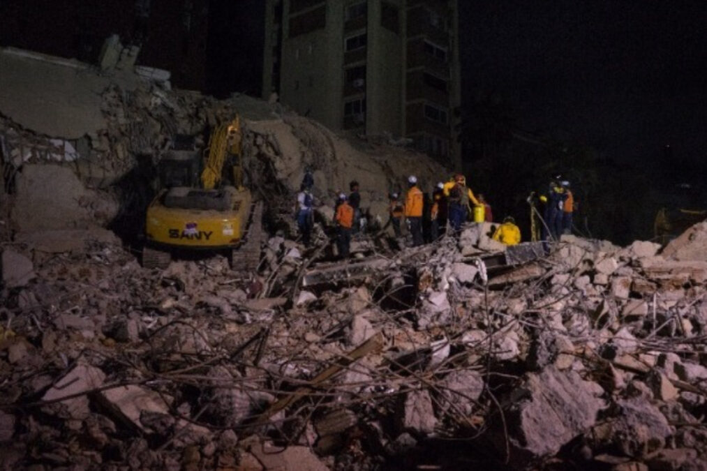 Ξεπερνούν τους 920 οι νεκροί στη Βενεζουέλα – Απόγνωση για τη βοήθεια από τις Αρχές