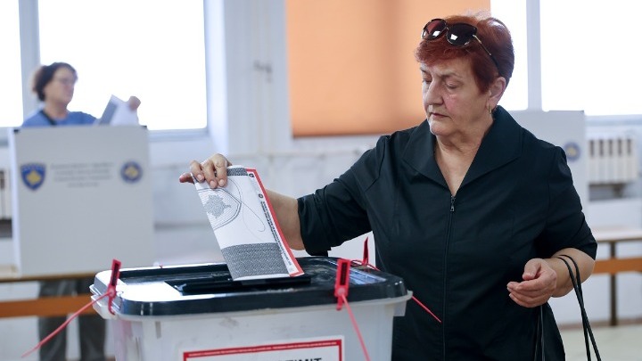 Ομαλά διεξάγονται οι βουλευτικές εκλογές στο Κόσοβο