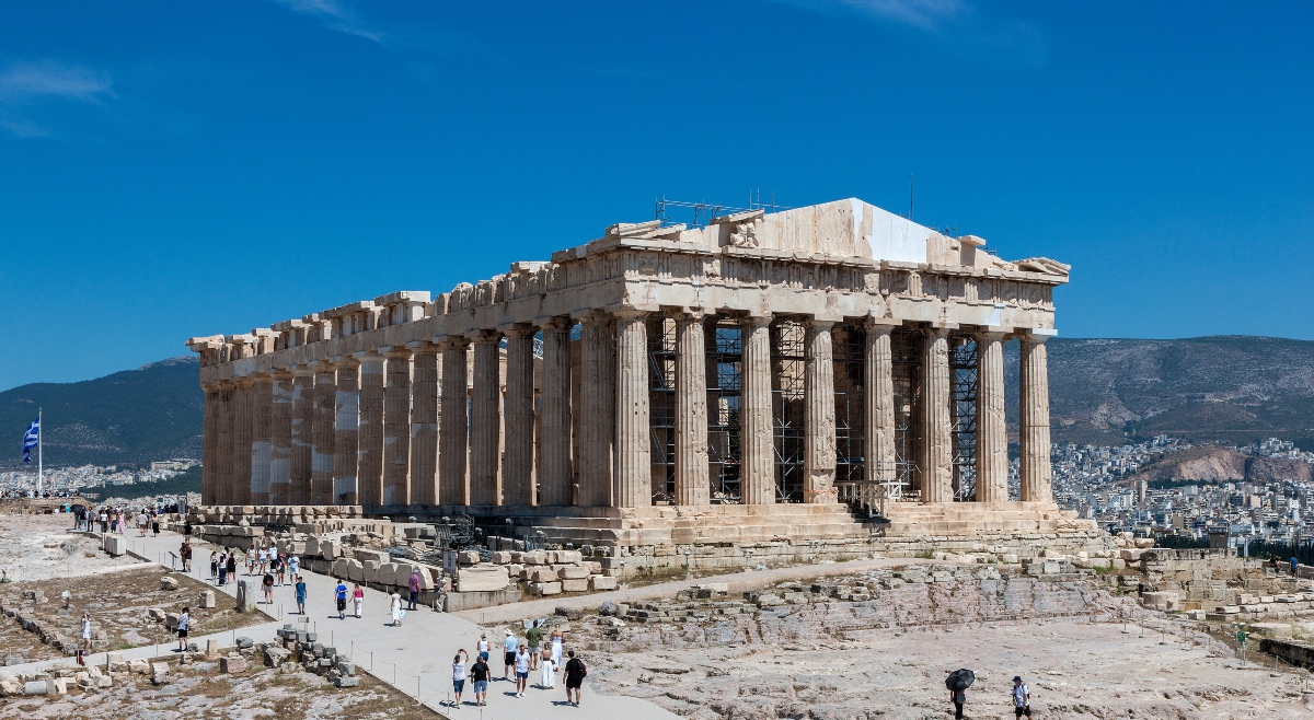 Λίνα Μενδώνη: “Το δυτικό αέτωμα του Παρθενώνα συμπληρώνεται μετά από 220 χρόνια – Τα ικριώματα απομακρύνθηκαν οριστικά από τη δυτική όψη”