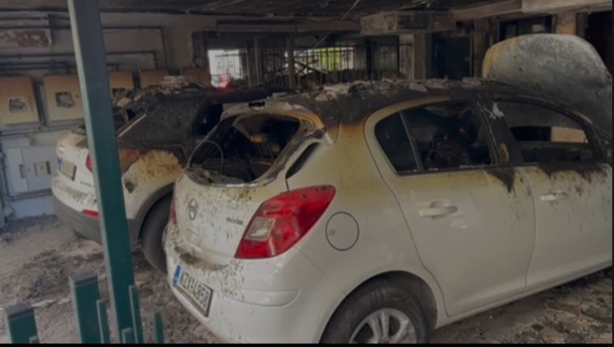 Τις επόμενες ώρες νέα στοιχεία για τους δράστες των βομβιστικών επιθέσεων στα στελέχη της ΝΔ στη Θεσσαλονίκη: Είχαν ίδιο τρόπο δράσης και εμπρηστικό μηχανισμό