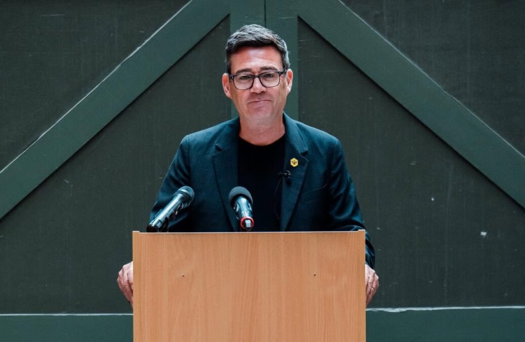 Βρετανία: Ξεκινά η εποχή του Άντι Μπέρναμ ως νέος πρωθυπουργός – Ποιές είναι οι προτεραιότητές του