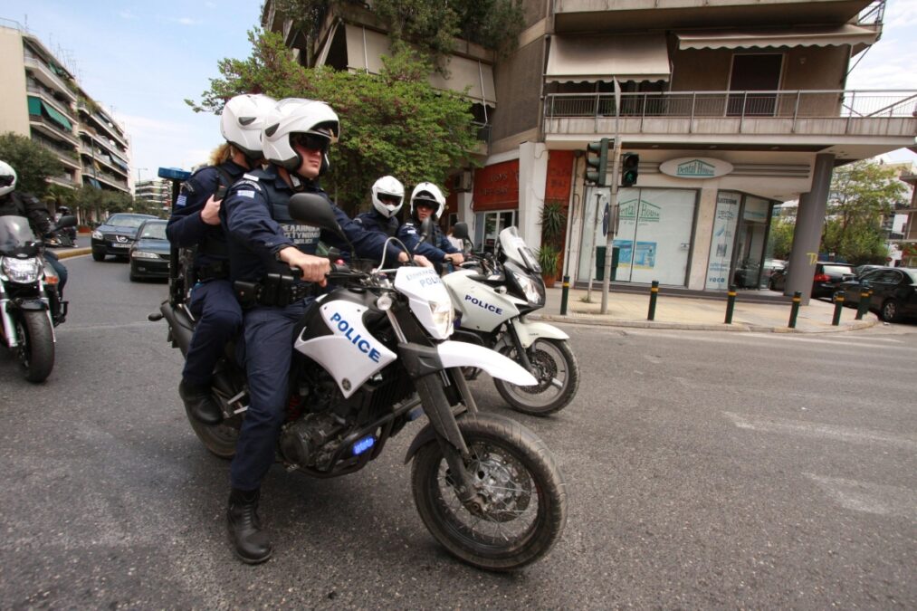 Ψάχνουν τον 27χρονο που παρέδωσε την χειροβομβίδα στον Αιγύπτιο με στόχο τον Ντογιάκο – Οι οδηγίες από τις φυλακές – Η συνάντηση δευτερολέπτων στη Γλυφάδα