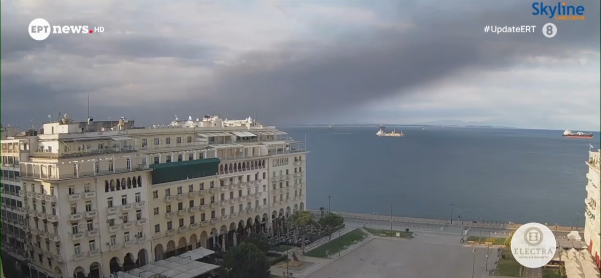 Προειδοποίηση για το νέφος μετά τη φωτιά στο Ωραιόκαστρο: «Παράγονται χιλιάδες τοξικές και καρκινογόνες ουσίες»