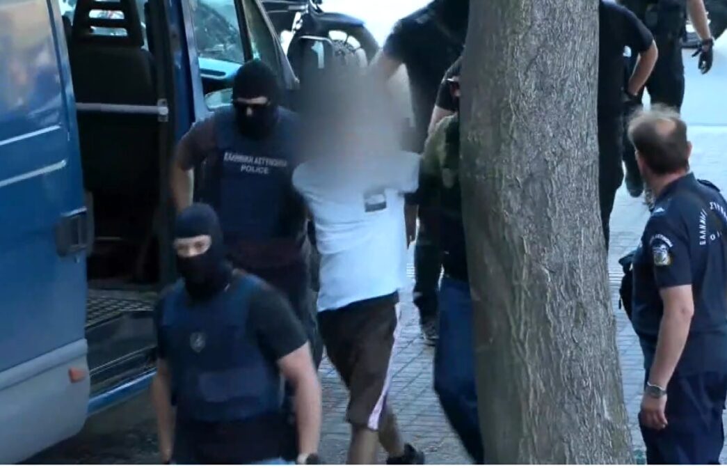 Εμπρηστικές επιθέσεις στη Θεσσαλονίκη: Κατηγορείται ότι έδωσε τα κλειδιά του διαμερίσματος – ορμητήριο στο ζευγάρι ο 4ος συλληφθείς