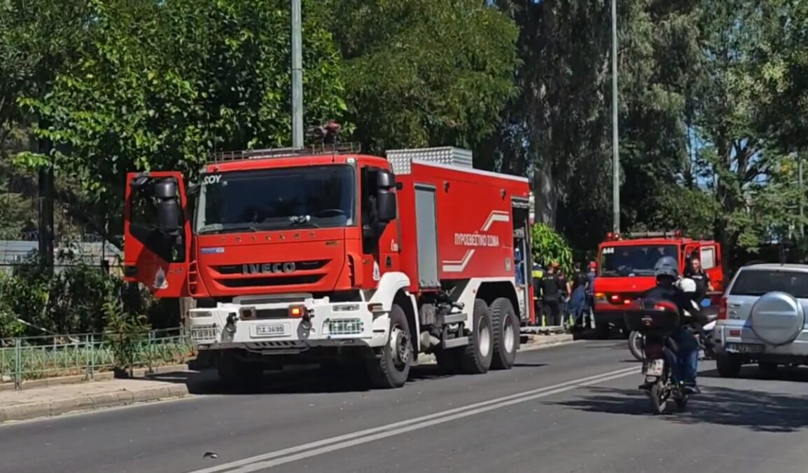 Φωτιά σε μετασχηματιστή του ΔΕΔΔΗΕ στα Πατήσια: Εκτροπές κυκλοφορίας στη Λιοσίων