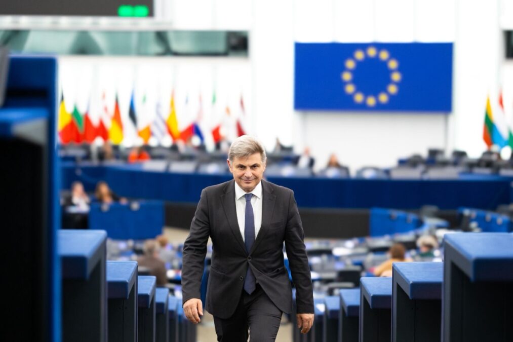 Νικόλας Φαραντούρης: Το ψευδοδίλημμα κατευνασμός ή πολέμος