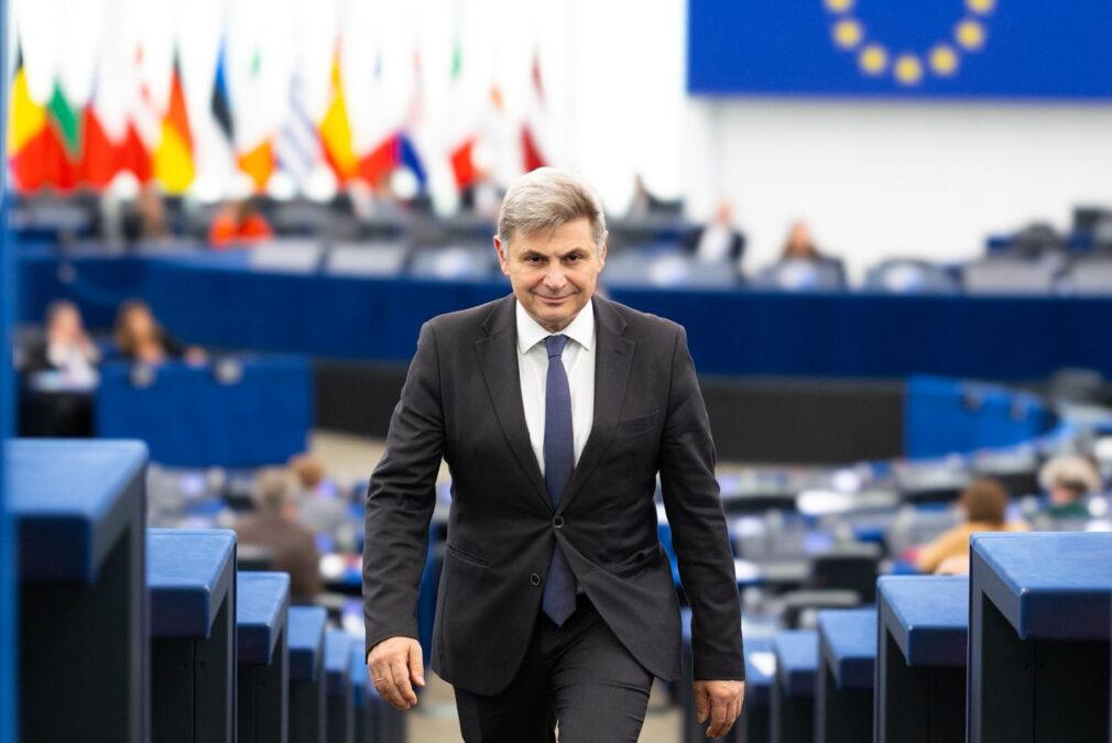 Ο Φαραντούρης υποδέχθηκε Χριστιανούς της Συρίας στο Ευρωκοινοβούλιο