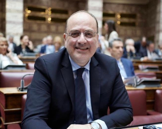 Έντονη ενόχληση Λαζαρίδη για τον διευθυντή του Νίκου Δένδια: «Να τον χαίρεται!»